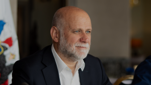 Elizalde emplazó a Kast a que explique cómo recortará US$ 6.000 millones de gasto fiscal: 