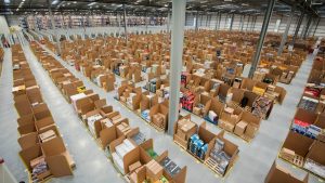 Más de 600.000 empleos en riesgo: Amazon acelera su proceso de automatización en Estados Unidos para 2033