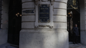 GOPE evacuó de urgencia a 40 personas de la Bolsa de Santiago tras hallazgo de dinamita