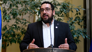Cataldo responde duramente a las críticas de Desbordes por violencia escolar y lo acusa de 