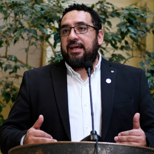 Cataldo responde duramente a las críticas de Desbordes por violencia escolar y lo acusa de 