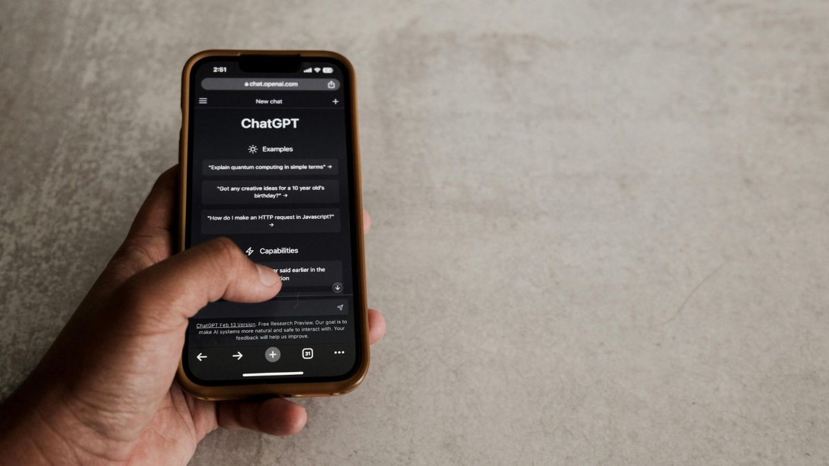 Salud mental en ChatGPT: informe de OpenAI revela que más de un millón de usuarios semanales muestran señales suicidas