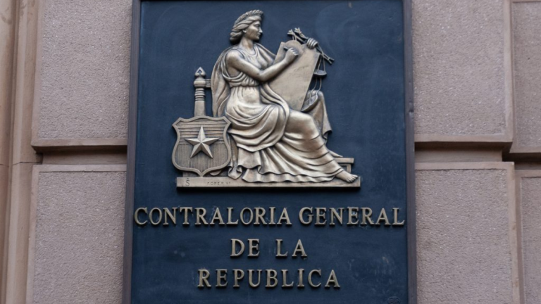 Contraloría detecta 485 funcionarios suspendidos por años y pagos por $671 millones en casos más prolongados