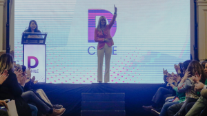 Vicepresidenta de Demócratas lidera a miembros suspendidos por apoyar a Republicanos y a Kast