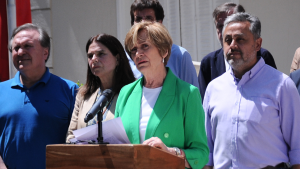 Las razones de Matthei y su comando para elevar el tono contra el Gobierno a menos de tres semanas de la presidencial