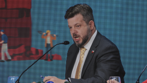 Presidenciales en tribunales: Johannes Kaiser se querella contra Parisi por injurias y calumnias
