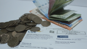 El error de cálculo que detectó la Comisión Nacional de Energía y que hará bajar las cuentas de la luz