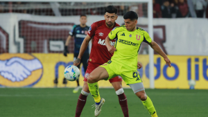 Incidentes y manos a destajo: U. de Chile se despide de Sudamericana en polémico choque ante Lanús