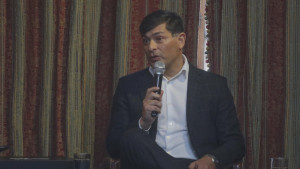 Comando de Parisi se suma a tendencia antivacunas de Trump y las vincula con autismo en niños