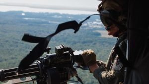 VIDEOS - La incursión de aviones de Estados Unidos cerca de Venezuela y los registros de maniobras militares con fuego real