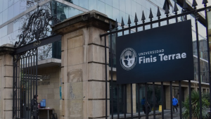 Qué dice la querella contra el profesor de la U. Finis Terrae que hizo biopsias con alumnos