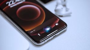 Francia investiga a Apple por espionaje hacia sus usuarios a través de Siri