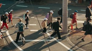 Aumentan los nacimientos de hijos de extranjeros en Japón: el intenso debate sobre cómo pueden cubrir la caída de la natalidad