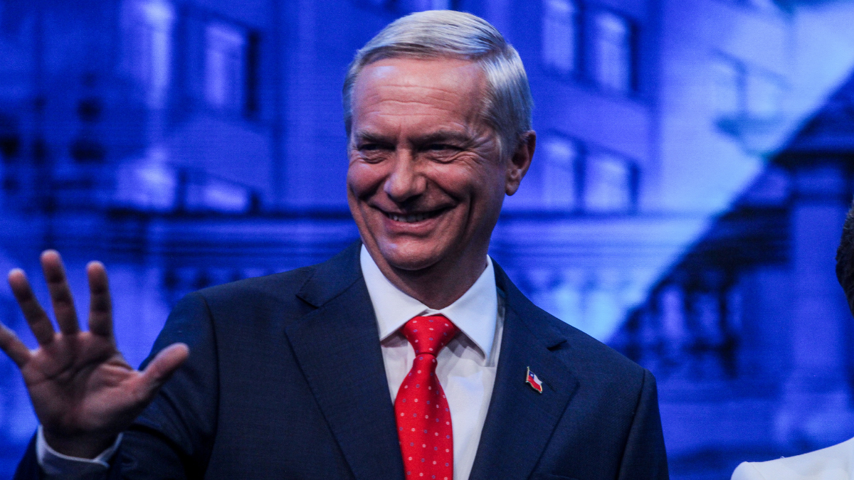 Kast explica cómo financiaría expulsiones de inmigrantes ilegales: “Van a colaborar a pagar su pasaje”