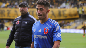 VIDEO - La dura sanción que arriesga Lucas Assadi por escupir a hinchas de la UC