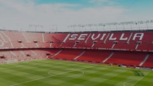 Gabriel Suazo y Alexis Sánchez aterrizan de pie en Sevilla