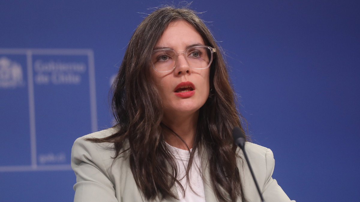 “Se llegó al nivel más bajo del debate”: Camila Vallejo responde al calificativo de “atorrantes” del comando de Matthei