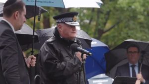 Quién es el autor del atentado a sinagoga en Manchester y cuál fue el error que cometió la policía