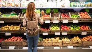 Revisa cómo funcionará el comercio y los supermercados durante este fin de semana largo