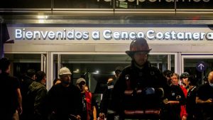 VIDEO - Cortes de tránsito, origen de las llamas y más: todo lo que sabe del incendio en el Costanera Center