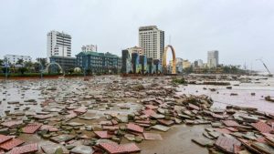 VIDEOS - Los impactantes registros de las inundaciones en Vietnam: al menos ocho muertos