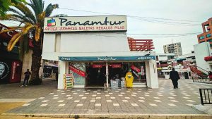 Tras casi 49 años: reconocida importadora Panamtur cierra su último local en Santiago