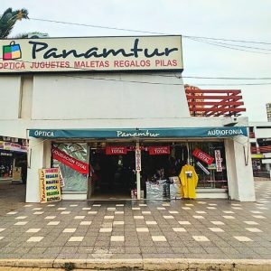 Tras casi 49 años: reconocida importadora Panamtur cierra su último local en Santiago