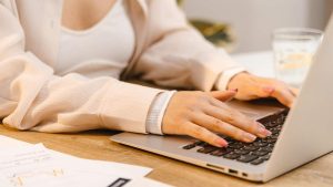 Feria laboral virtual ofrece 1.000 vacantes con sueldos superiores a $1 millón: revisa cómo postular