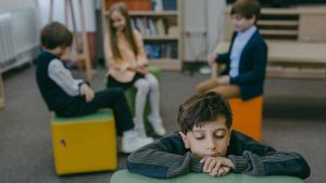 Denuncias por discriminación en colegios se cuadruplican: revisa las comunas con más casos