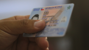 El grave error del Registro Civil que impide que niño de 8 años sea operado: está inscrito como mujer