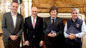 Las acusaciones contra el candidato libertario que se vio obligado a renunciar y que golpea a Milei en Argentina