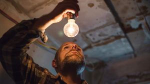 Enel confirma cortes de luz programados en siete comunas para este lunes