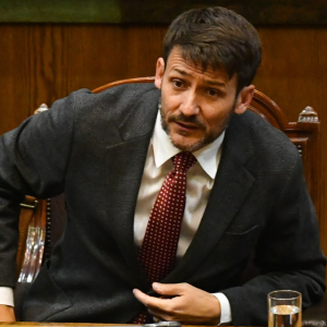 Con varios escaños vacíos: Cámara de Diputados aprueba acusación constitucional contra el ex ministro Diego Pardow