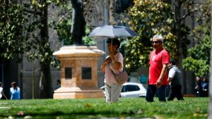 Alertan por intenso calor en la RM con temperaturas que llegarían a 34°C: cómo estará el tiempo este fin de semana