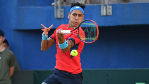 Sería su tercera ausencia consecutiva: Alejandro Tabilo deja en suspenso su presencia en Copa Davis por un torneo de exhibición