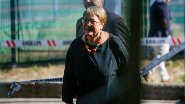 Michelle Bachelet distancia a Jara del Gobierno: 