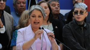 No alcanzó a estar 4 horas: Balbi El Chamako, el artista urbano que fue removido del comando de Jara por causa por VIF