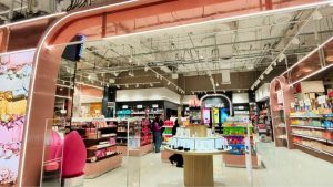 Falabella se adelanta a Sephora: abre exclusiva tienda con las marcas más virales de maquillaje en malls