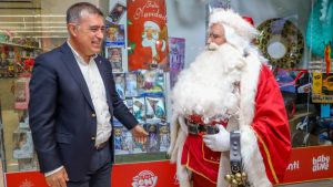 Vitrinas como en Nueva York: lanzan concurso navideño para iluminar los barrios de Santiago