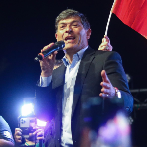 La cita virtual en que Parisi comprometió su estadía en Chile y ordenó a su bancada parlamentaria