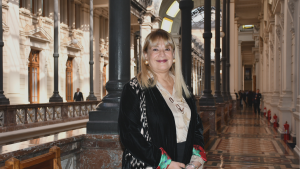 Miles de dólares en efectivo y vacaciones a Brasil y Argentina: Fiscalía detalla el entramado de sobornos a Ángela Vivanco