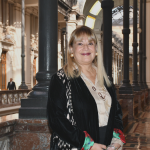 Miles de dólares en efectivo y vacaciones en Brasil y Argentina: Fiscalía detalla el entramado de sobornos a Ángela Vivanco