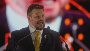 Desde el Partido Social Cristiano al PC: rechazo transversal a entonación de tercera estrofa del himno en acto de Kaiser