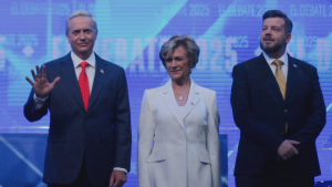 The Economist: elecciones marcarían “giro brusco a la derecha” en Chile