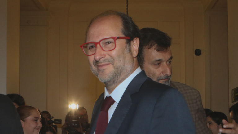 Ex subsecretario del Trabajo, Zarko Luksic, asesora a pilotos de Latam en medio de la huelga