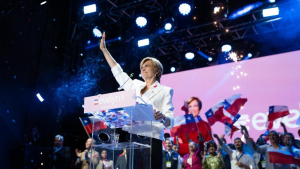 Matthei cierra campaña con dura crítica al Frente Amplio, apelando al voto femenino y asegurando que existe “triple empate” en la derecha