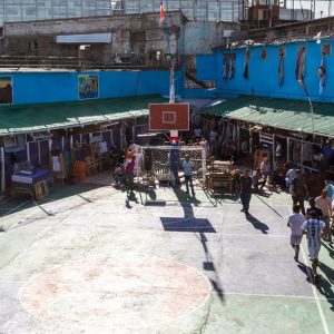 FOTOS - De celulares a whiskey: los detalles de la fiesta en Santiago 1 que revelaron imágenes en redes sociales