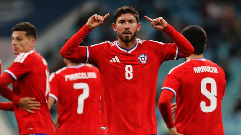 VIDEO - Con un jugador menos: Chile le gana a Perú y cierra el año con tres triunfos consecutivos