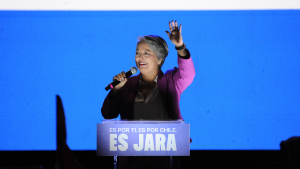 La explicación de Jara tras polémica por cánticos contra Carabineros: 