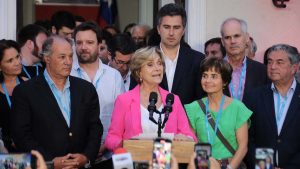 Matthei reconoce su derrota: 